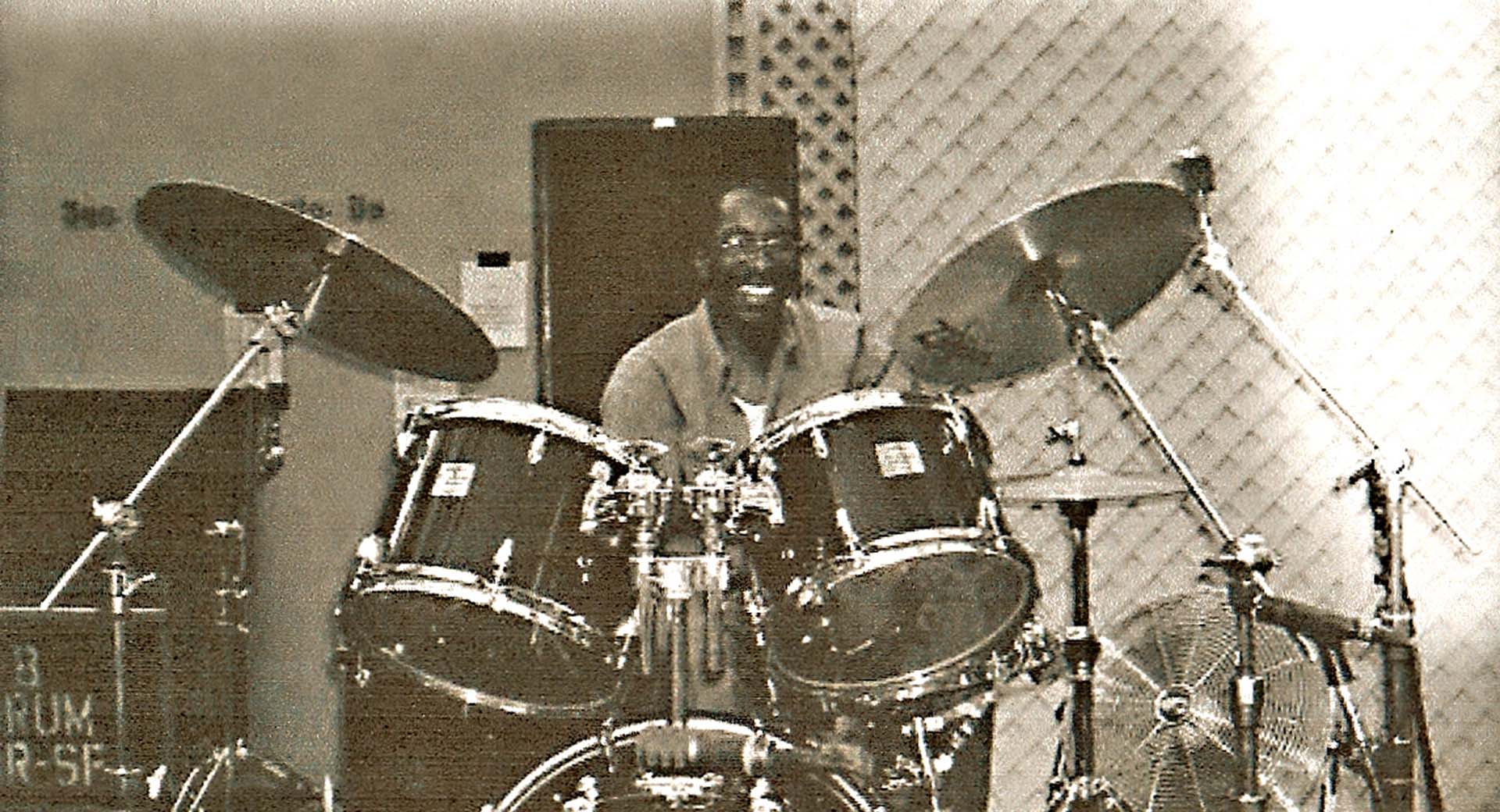 Spider behind the drums